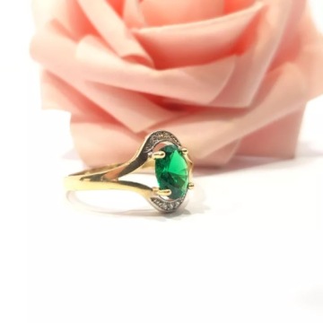 ЗОЛОТОЕ КОЛЬЦО С ЗЕЛЕНЫМИ ГЛАЗАМИ ПР.585