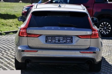 Volvo V60 II  2020 Volvo V60 B3 B Geartronic Momentum 163KM 2020r, zdjęcie 6