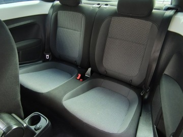 Volkswagen Beetle Hatchback 3d 1.6 TDI 105KM 2015 Volkswagen Beetle bezwypadkowy wyposażen, zdjęcie 27