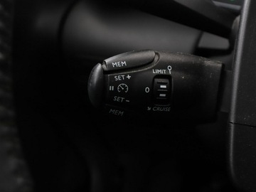 Citroen C3 Aircross  I Crossover 1.2 PureTech 110KM 2018 Citroen C3 Aircross 1.2 PureTech Shine Nawigacja, zdjęcie 32