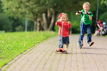 ТРЕХКОЛЕСНЫЙ СКУТЕР QPLAY РУЧКА СИДЕНЬЯ ДЛЯ ПОХОДНИКА ЗЕЛЕНЫЕ КОЛЕСА С СВЕТОДИОДНОЙ СВЕТОДИОДАМИ SEMA PRO