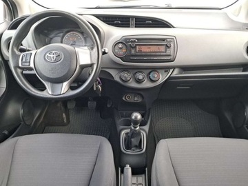 Toyota Yaris III Hatchback 5d Facelifting 1.4 D-4D 90KM 2015 Toyota Yaris Yaris 1.4 D-4D 90KM, salon Pl 1.4 Diesel 90KM, zdjęcie 2