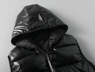 БЛЕСТЯЩИЙ СТЕГАНЫЙ ЖИЛЕТ С КАПЮШОНОМ