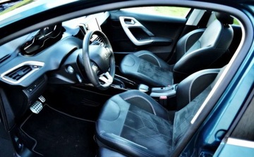 Peugeot 2008 I SUV Facelifting 1.2 PureTech 110KM 2016 Peugeot 2008 Automat, Panorama, Kamera cofania, Nowy rozrzad 1.2 Benzyna, zdjęcie 9