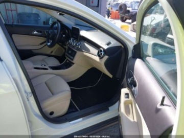 Mercedes GLA I 2018 Mercedes-Benz GLA 2018 MERCEDES-BENZ GLA 250 4MATIC 2.0 Benzyna 208KM, zdjęcie 5