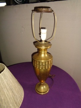 Большая латунная лампа с абажуром