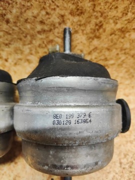 AUDI SEAT A4 B6 ULOŽENÍ POD MOTOR 8E0199379E