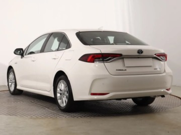 Toyota Corolla XII Sedan 1.8 Hybrid 122KM 2021 Toyota Corolla 1.8 Hybrid, Salon Polska, zdjęcie 3