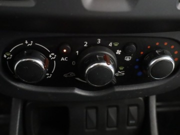 Dacia Duster I SUV Facelifting 1.2 TCe 125KM 2014 Dacia Duster 1.2 TCe, Klima, zdjęcie 16