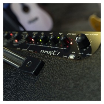 ЭЛЕКТРИЧЕСКАЯ ГИТАРА + БЕСПРОВОДНОЙ НАБОР УСИЛИТЕЛЯ 20 ВТ