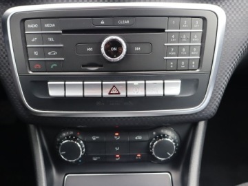 Mercedes Klasa A W176 Hatchback 5d Facelifting 160 102KM 2016 Mercedes A A 160, Salon Polska, Skóra, Klima, zdjęcie 12