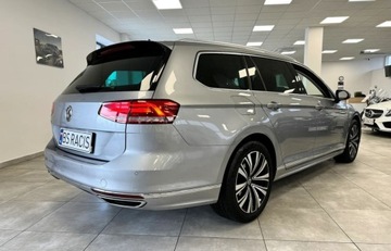 Volkswagen Passat B8 Variant 2.0 TDI BlueMotion SCR 150KM 2018 Volkswagen Passat R Line B8 grzane fotele i kierownica kamera hak, zdjęcie 1