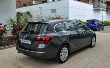 Opel Astra J Sports Tourer Facelifting 2.0 CDTI ECOTEC 165KM 2015 Opel Astra 2,0CDTI (165KM) Salon PL Lift 2015 r. 2.0 Diesel 165KM, zdjęcie 3