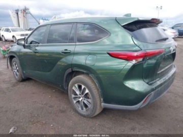 Toyota Highlander III 2023 Toyota Highlander 2023 TOYOTA HIGHLANDER HYBRID XLE 2.5 Hybryda 186KM, zdjęcie 3