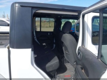 Jeep Gladiator 2022 Jeep Gladiator Overland 2022 3.6 Benzyna 285KM, zdjęcie 13