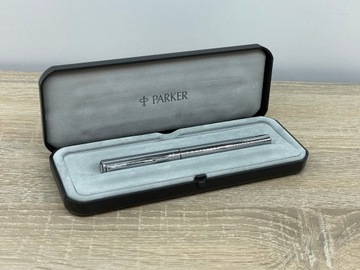 Piękne stalowe pióro Parker + etui