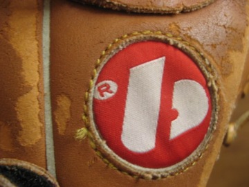 Barnett ЛЕВАЯ БЕЙСБОЛЬНАЯ ПЕРЧАТКА, КОЖА.