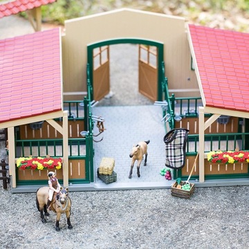 КОНЮШНЯ С ОБОРУДОВАНИЕМ Schleich 42195