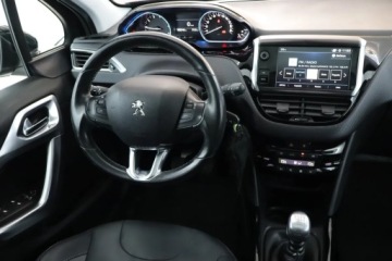Peugeot 2008 I SUV Facelifting 1.2 PureTech 110KM 2019 Peugeot 2008 1.2 PureTech, Salon Polska, zdjęcie 6