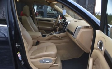 Porsche Cayenne II SUV Facelifting 4.2 D 385KM 2014 Porsche Cayenne Porsche Cayenne S Diesel Platinum Edition 4.1 Diesel 385KM, zdjęcie 8