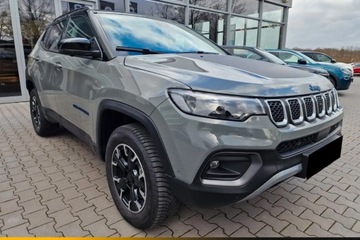 Jeep Compass II SUV Plug-In Facelifting 1.3 GSE T4 240KM 2023 Jeep Compass Upland 1.3 T4 PHEV 240KM aut 4xe Parking plus Pakiet zimowy, zdjęcie 2