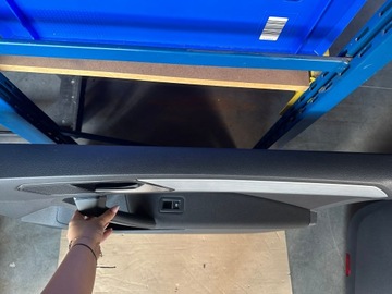 ОБИВКА ДВЕРИ СТОРОНЫ ПЕРЕДНЕЙ СПРАВА, TIGUAN 5NA