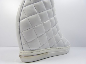 Botki sneakersy Carinii 38 białe pikowane koturny