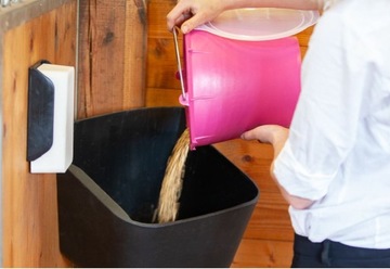 МОЩНАЯ КОРМУШКА-БУКСИР ДЛЯ СКОТА ЛОШАДЕЙ 15Л