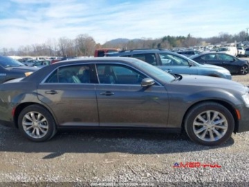 Chrysler 300C II 2021 Chrysler 300 2021 r., 3,6 L 4x4 3.6 Benzyna 292KM, zdjęcie 13