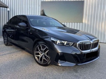 BMW Seria 5 G90-91 Touring 2.0 520d 197KM 2025 BMW Seria 5 520d xDrive Sport Sedan 2.0 (197KM) 2025, zdjęcie 3