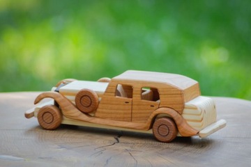 Модель деревянного автомобиля Rolls Royce из дерева