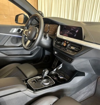 BMW Seria 1 F40 2021 BMW Seria 1 M SPORT Salon Polska ASO R-CARS Warszawa 1.5 Benzyna 136KM, zdjęcie 9