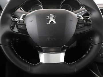 Peugeot 308 II Hatchback Facelifting 1.2 PureTech 130KM 2019 Peugeot 308 Allure automat panorama navi PDC, zdjęcie 20