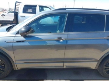 Volkswagen Tiguan II 2022 Volkswagen Tiguan 2022 Volkswagen Tiguan 2.0T SE R-Line Black FWD 2.0 184KM, zdjęcie 1