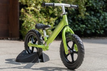 Беговел CRUZEE 12 дюймов, черный, зеленые колеса