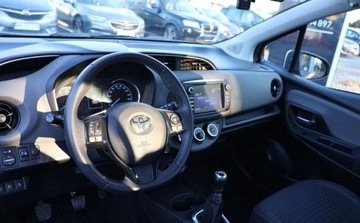 Toyota Yaris III Hatchback 5d Facelifting 2017 1.5 Dual VVT-iE 111KM 2017 Toyota Yaris Tempomat , Bluetooth , Czujniki cofania, Wielof. kierownica., zdjęcie 6