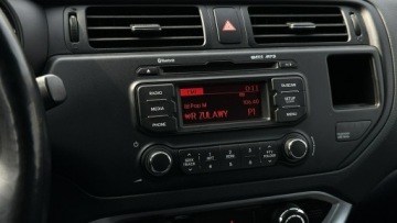 Kia Rio III Hatchback 3d 1.4 DOHC CVVT 109KM 2014 Kia Rio Benzyna Zarejestrowany Ubezpieczony, zdjęcie 28
