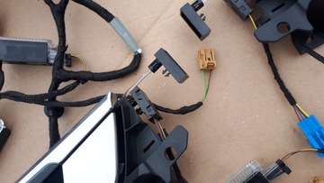 A4 B9 НАКЛАДКИ ПОДЪЕМНОЙ ДВЕРИ AMBIEENTE SIDE QQ2 LED