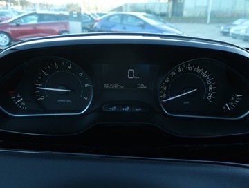 Peugeot 208 I Hatchback 5d Facelifting 1.2 PureTech 82KM 2016 Peugeot 208 1.2 PureTech, Salon Polska, zdjęcie 10