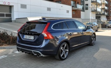 Volvo V60 I Kombi 2.0 D3 163KM 2011 Volvo V60 2,0d 163KM Bezwypadkowy R-Design 2.0 Diesel 163KM, zdjęcie 3