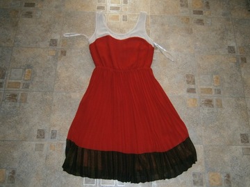 NEW LOOK CZERWONA PLISOWANA SZYFON SUKIENKA ROZ 8