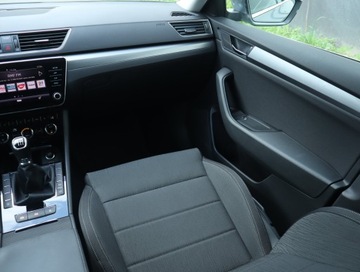 Skoda Superb III Liftback Facelifting 1.5 TSI 150KM 2019 Skoda Superb 1.5 TSI, Salon Polska, Xenon, zdjęcie 7