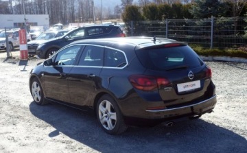 Opel Astra J Sports Tourer Facelifting 2.0 BiTurbo CDTI 195KM 2014 Opel Astra 2.0CDTI 195KM BiTurbo Wymieniony rozrzad Nowe opony Navi Skora, zdjęcie 6