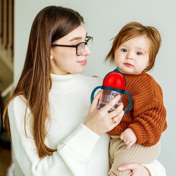 БУТЫЛКА AKUKU С ВЕСОВОЙ СОЛОМОЙ, непроливающаяся, 280 мл 9+