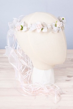 WIANEK KOMUNIJNY Z AKCENTEM PUDROWYCH RÓŻ