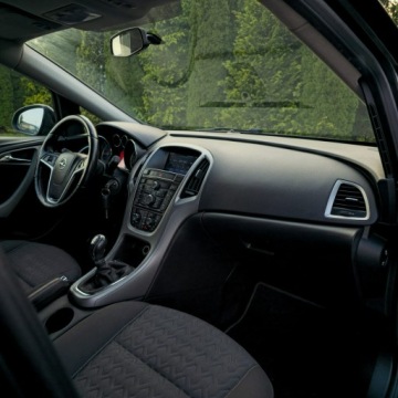 Opel Astra J GTC 1.4 Turbo ECOTEC 140KM 2013 Opel Astra 1.4 Turbo Kamera Cofania, Nawigacja, zdjęcie 23