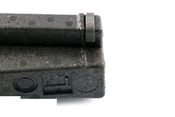 BMW E92 E93 Крепление замка левой двери из пенопласта