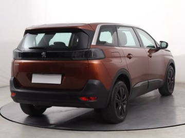 Peugeot 5008 II Crossover Facelifting 1.2 PureTech 130KM 2021 Peugeot 5008 PureTech 130, 7 miejsc, Klima, zdjęcie 4