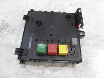 БЛОК ПРЕДОХРАНИТЕЛЕЙ OPEL VECTRA C SIGNUM 13112914