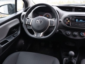 Toyota Yaris III 2018 Toyota Yaris 1.0 VVT-i, Salon Polska, zdjęcie 6